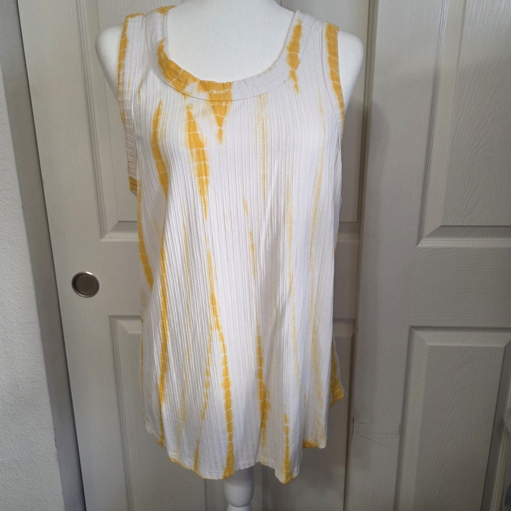 Chic Yellow and White Tie-Dye Tank Top